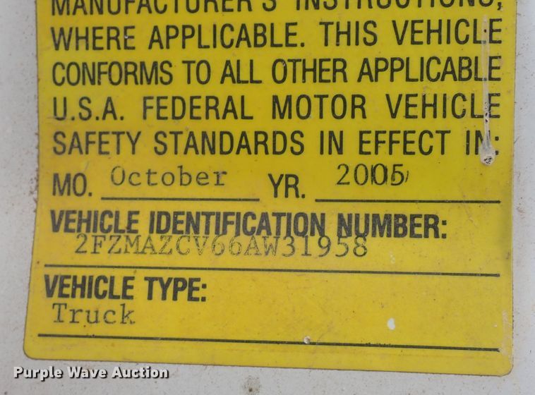 image for item DL6133 2006 Sterling LT9500  feed delivery truck