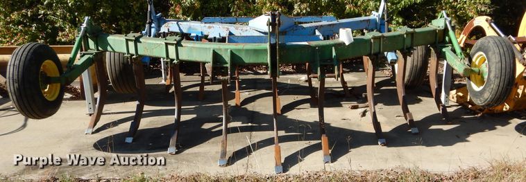 image for item DM0678 John Deere E0900  V-ripper