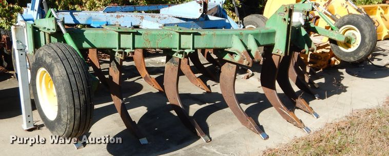 image for item DM0678 John Deere E0900  V-ripper