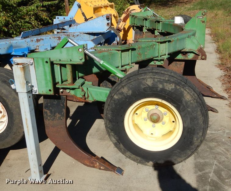 image for item DM0678 John Deere E0900  V-ripper