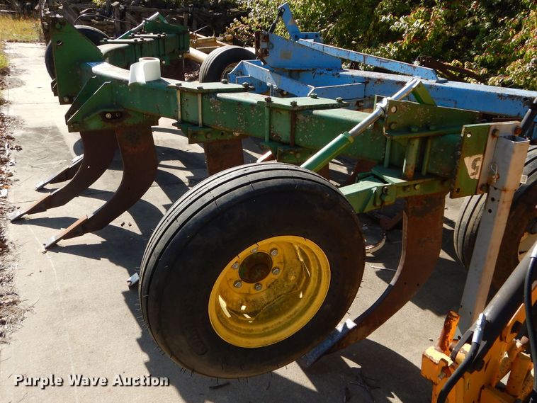 image for item DM0678 John Deere E0900  V-ripper