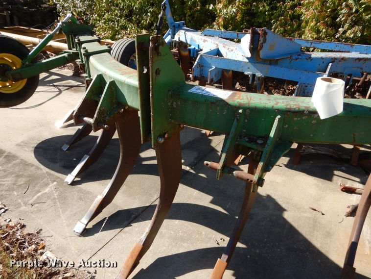 image for item DM0678 John Deere E0900  V-ripper