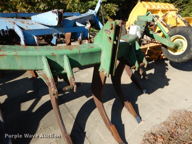 image for item DM0678 John Deere E0900  V-ripper