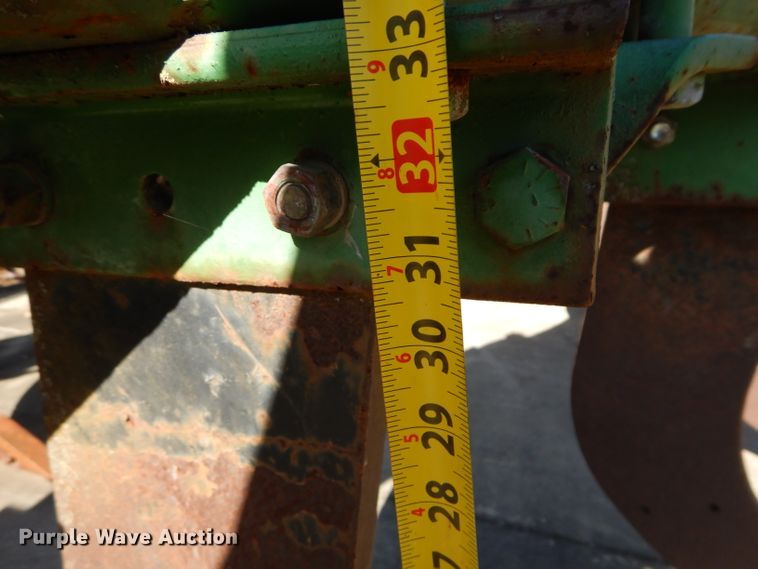 image for item DM0678 John Deere E0900  V-ripper