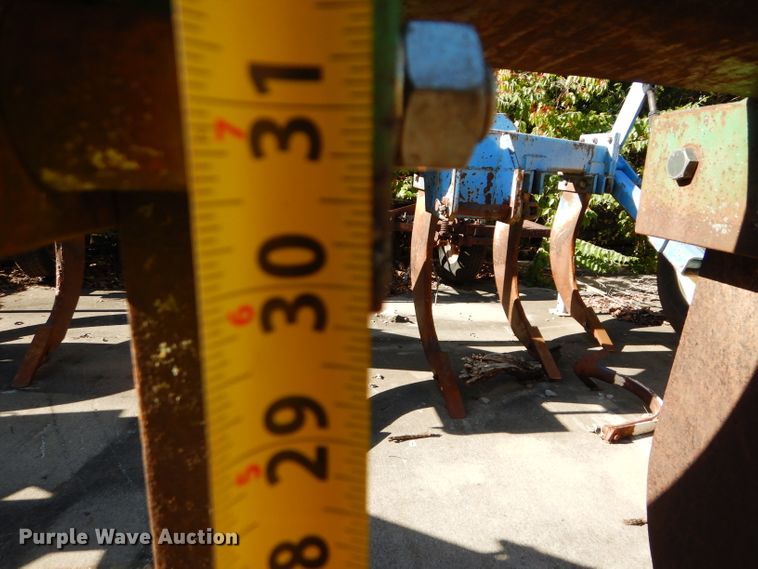 image for item DM0678 John Deere E0900  V-ripper