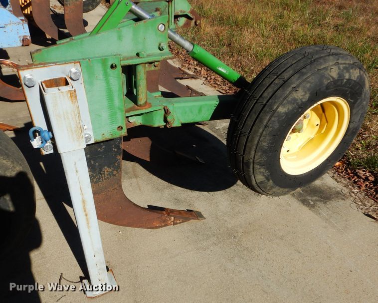 image for item DM0678 John Deere E0900  V-ripper