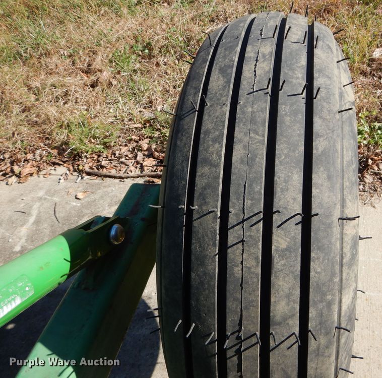 image for item DM0678 John Deere E0900  V-ripper