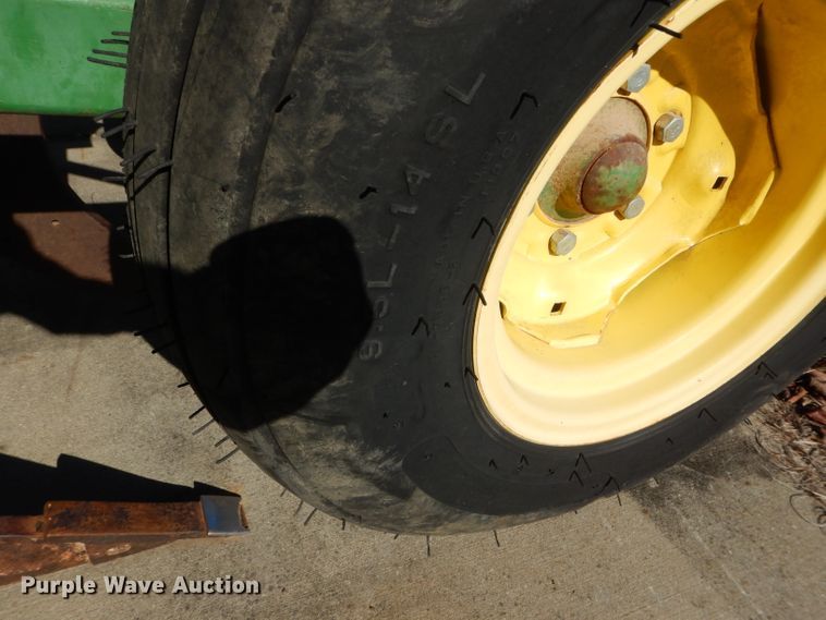 image for item DM0678 John Deere E0900  V-ripper