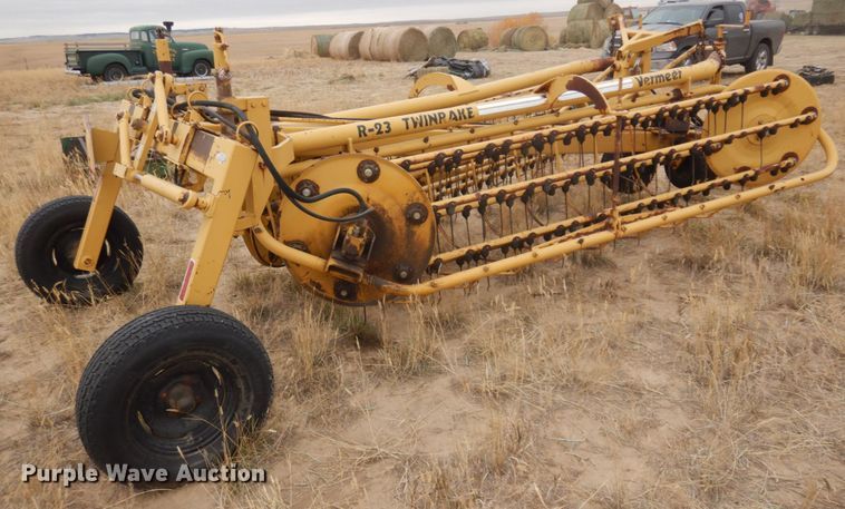 image for item DM5302 Vermeer R-23  hay rake