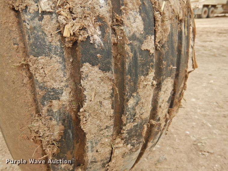 image for item DN0056 2014 Massey Ferguson WR9870  windrower