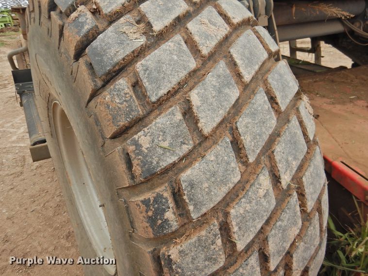 image for item DN0056 2014 Massey Ferguson WR9870  windrower