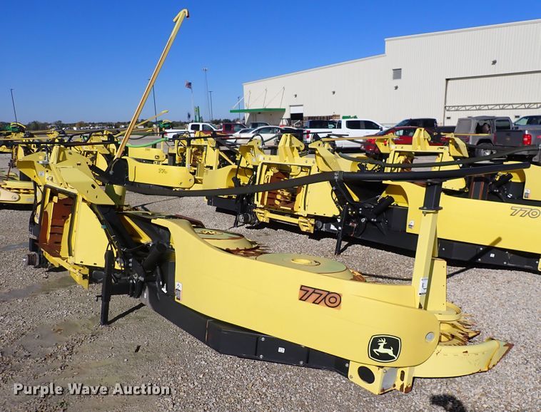 image for item DN2194 2016 John Deere 770  rotary forage head