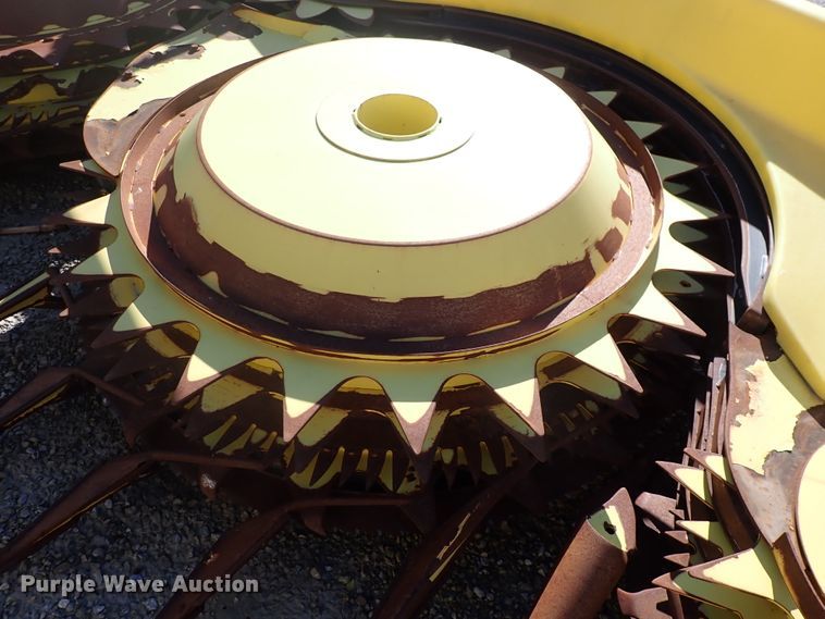 image for item DN2194 2016 John Deere 770  rotary forage head