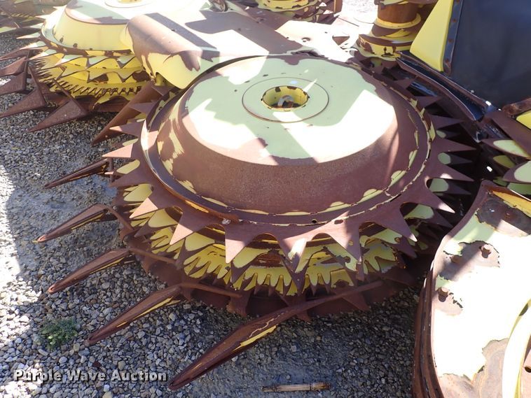 image for item DN2194 2016 John Deere 770  rotary forage head