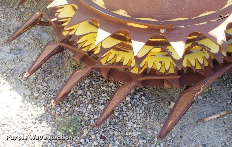 image for item DN2194 2016 John Deere 770  rotary forage head