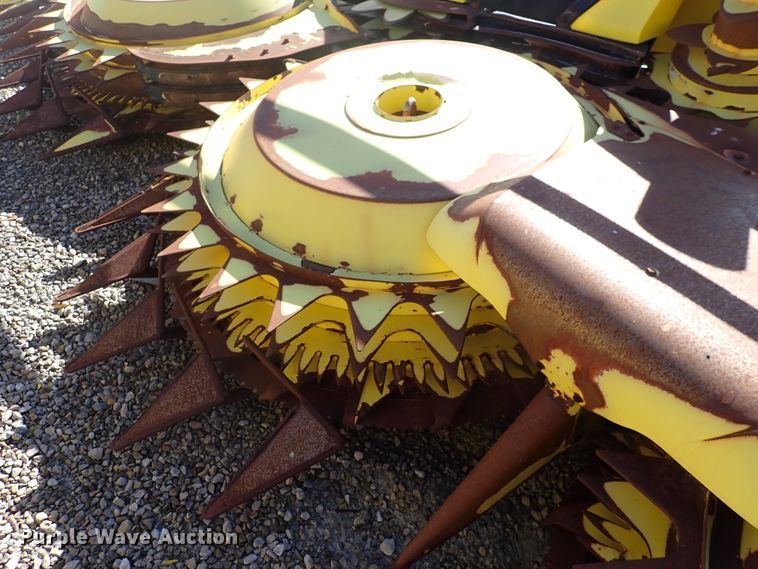 image for item DN2194 2016 John Deere 770  rotary forage head