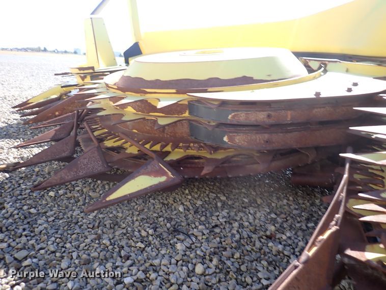 image for item DN2194 2016 John Deere 770  rotary forage head