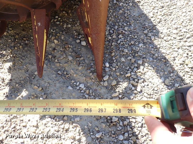 image for item DN2194 2016 John Deere 770  rotary forage head