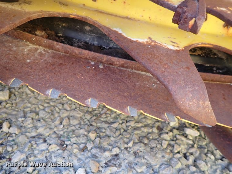 image for item DN2194 2016 John Deere 770  rotary forage head