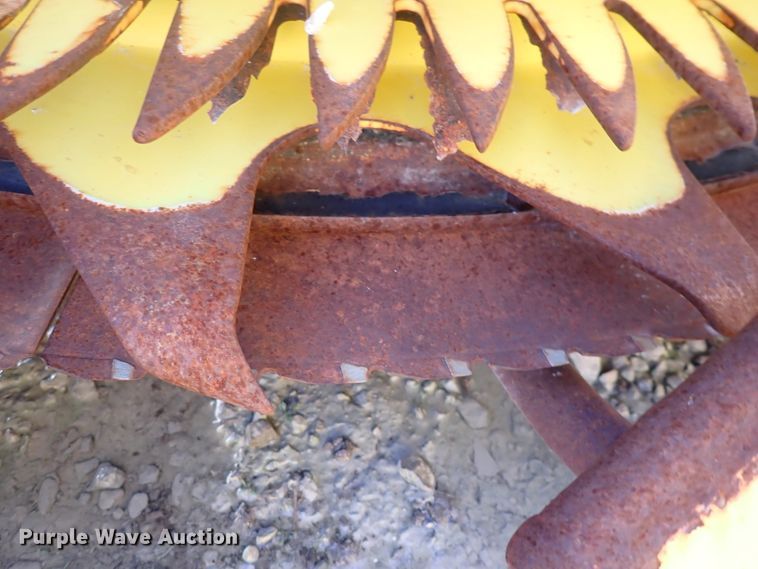 image for item DN2194 2016 John Deere 770  rotary forage head