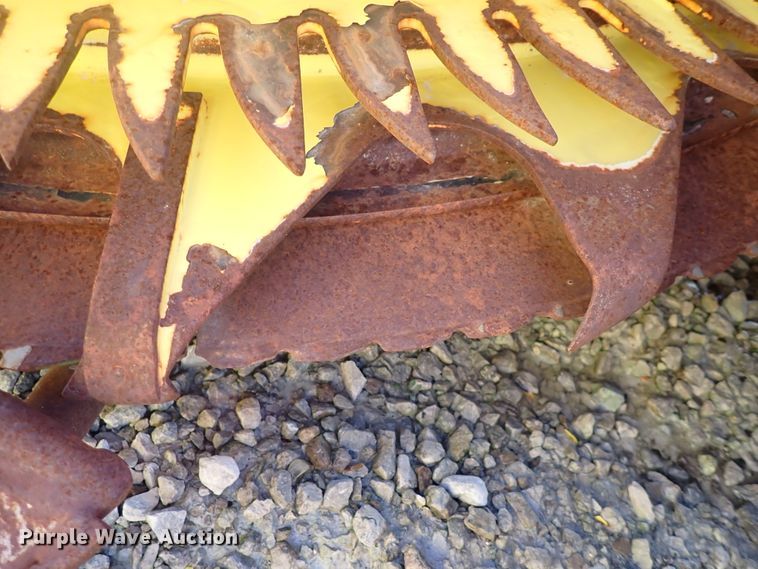 image for item DN2194 2016 John Deere 770  rotary forage head