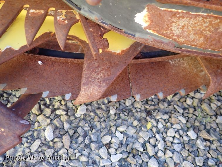 image for item DN2194 2016 John Deere 770  rotary forage head