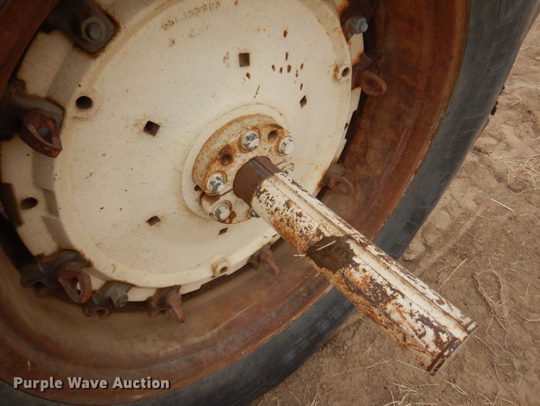 image for item DN6250 1974 Allis Chalmers 7040  tractor