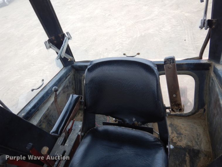 image for item DN6250 1974 Allis Chalmers 7040  tractor