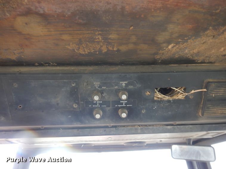 image for item DN6250 1974 Allis Chalmers 7040  tractor