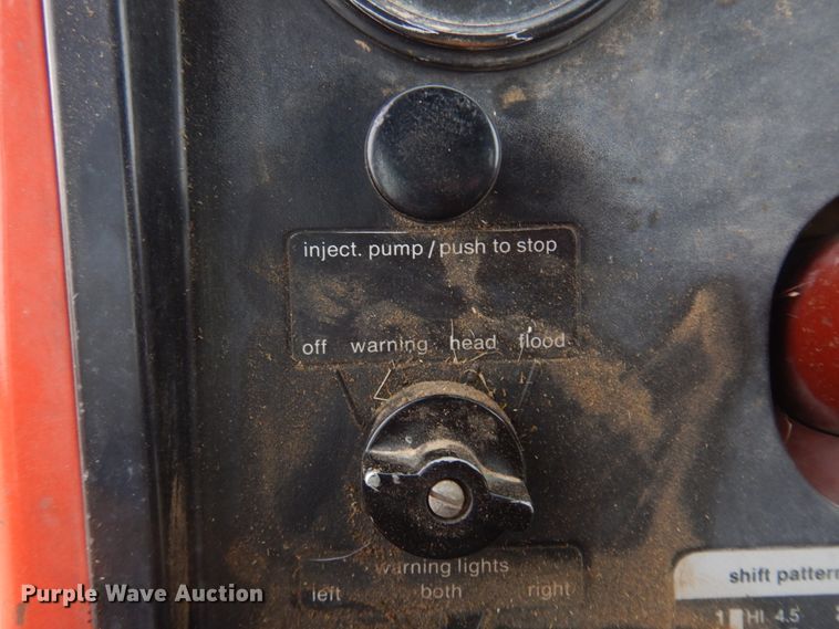 image for item DN6250 1974 Allis Chalmers 7040  tractor