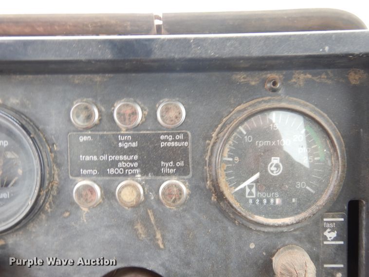 image for item DN6250 1974 Allis Chalmers 7040  tractor