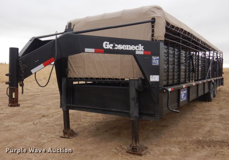 image for item DN6253 2006 Gooseneck A10A2  livestock trailer