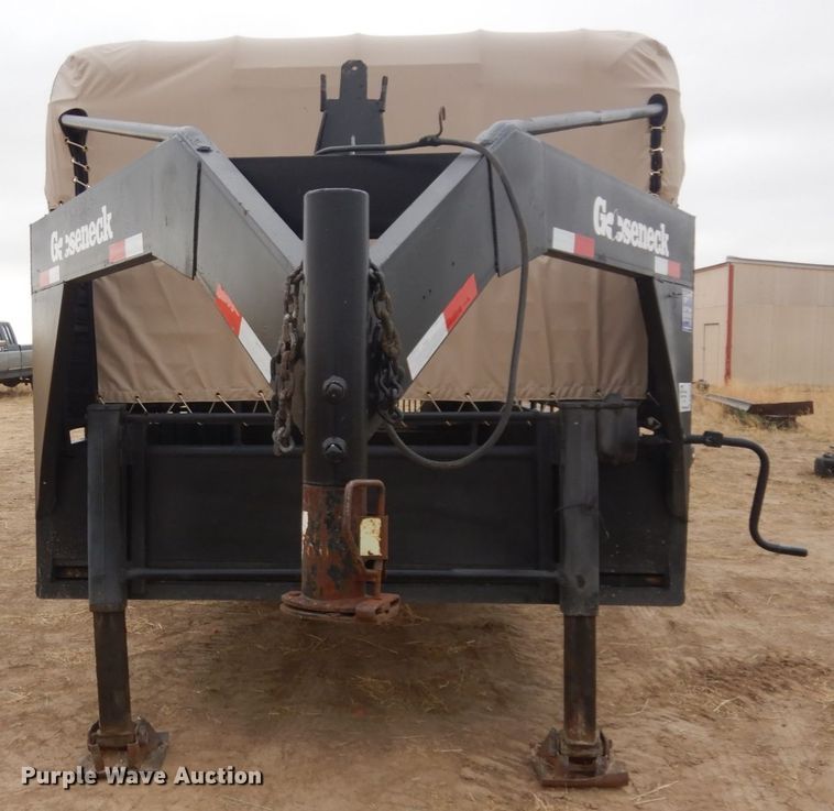 image for item DN6253 2006 Gooseneck A10A2  livestock trailer