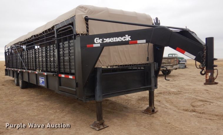 image for item DN6253 2006 Gooseneck A10A2  livestock trailer