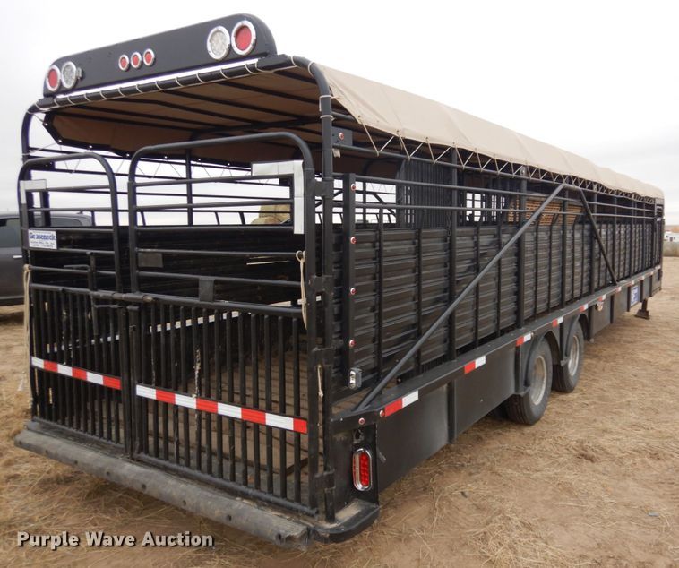 image for item DN6253 2006 Gooseneck A10A2  livestock trailer