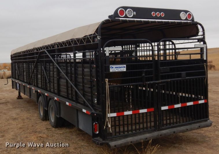 image for item DN6253 2006 Gooseneck A10A2  livestock trailer