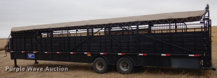 image for item DN6253 2006 Gooseneck A10A2  livestock trailer