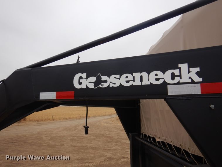 image for item DN6253 2006 Gooseneck A10A2  livestock trailer