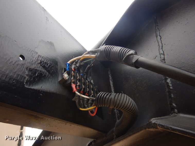 image for item DN6253 2006 Gooseneck A10A2  livestock trailer