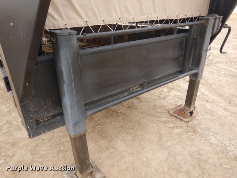 image for item DN6253 2006 Gooseneck A10A2  livestock trailer