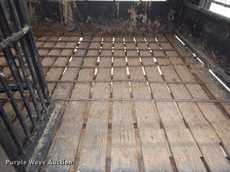 image for item DN6253 2006 Gooseneck A10A2  livestock trailer