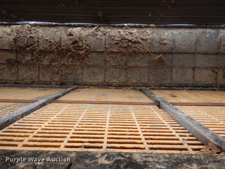 image for item DN6253 2006 Gooseneck A10A2  livestock trailer