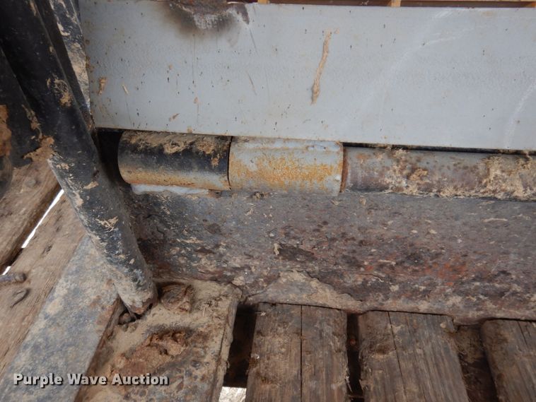 image for item DN6253 2006 Gooseneck A10A2  livestock trailer