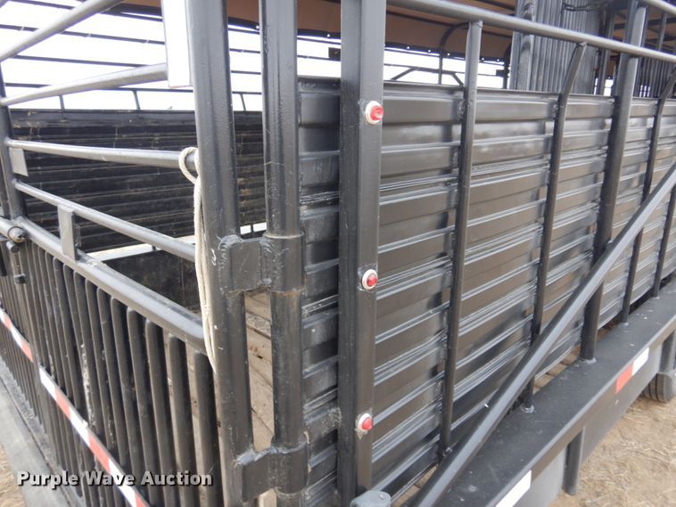 image for item DN6253 2006 Gooseneck A10A2  livestock trailer