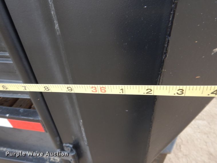 image for item DN6253 2006 Gooseneck A10A2  livestock trailer