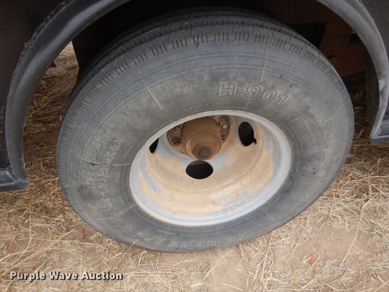 image for item DN6253 2006 Gooseneck A10A2  livestock trailer