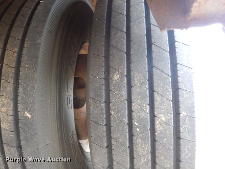 image for item DN6253 2006 Gooseneck A10A2  livestock trailer