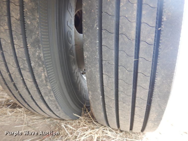 image for item DN6253 2006 Gooseneck A10A2  livestock trailer