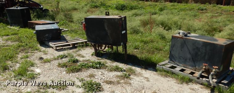 image for item ED9877 (5) hydraulic tanks