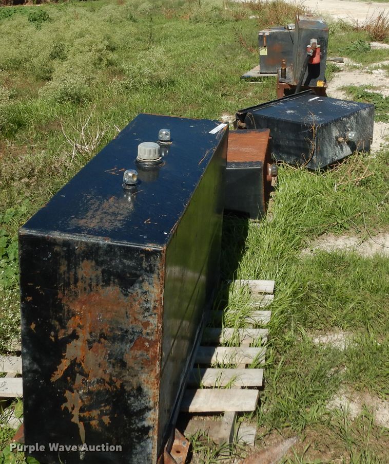 image for item ED9877 (5) hydraulic tanks